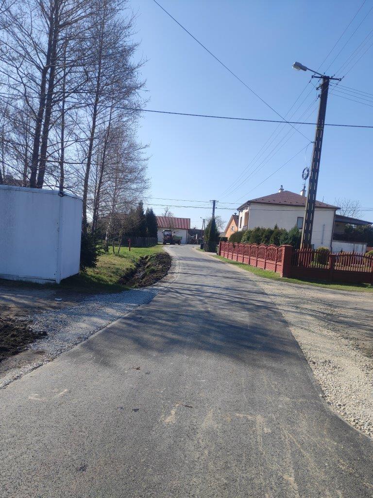 Modernizacja drogi gminnej -Trześń za remizą – 485 mb