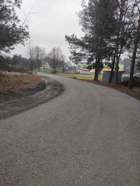 Wykonana została nawierzchnia szutrowa na drodze Przyłęk Osiedle – 250 mb