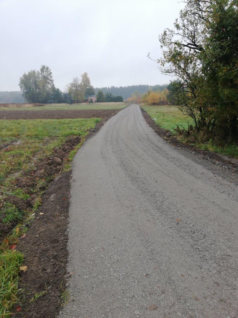 Przebudowa dróg śródpolnych: w Przyłęku, Niwiskach, Leszczach 