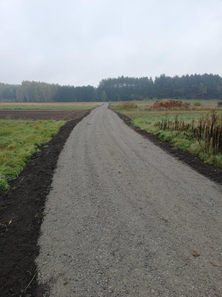 Przebudowa dróg śródpolnych: w Przyłęku, Niwiskach, Leszczach 