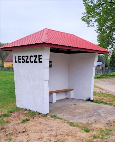 zdjęcie wprowadzające do artykułu: Wyremontowano przystanek autobusowy w Leszczach